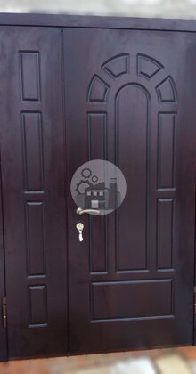 двустворчатая входная дверь с отделкой МДФ